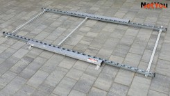 Spatule crantée réglable pour une application rapide de la colle sur le sol