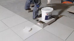 NetYou III: un dispositivo para una aplicación rápida y uniforme de pegamento en el suelo