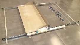 Set for fast and equal application of adhesive on ceramic tiles