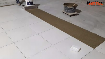 NetYou: applicazione rapida e uniforme dell'adesivo sul pavimento
