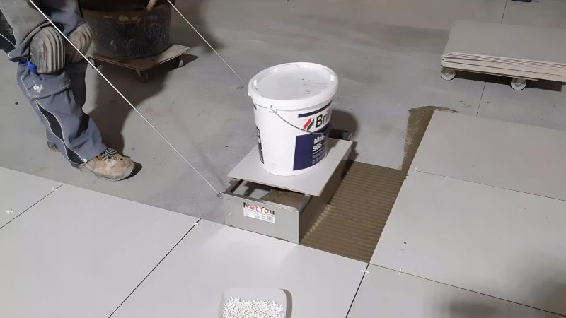 Пристрій для швидкого і рівномірного нанесення клею на підлогу